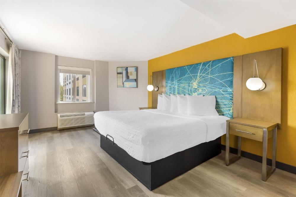 King Suite with Sofa Bed and Balcony interior